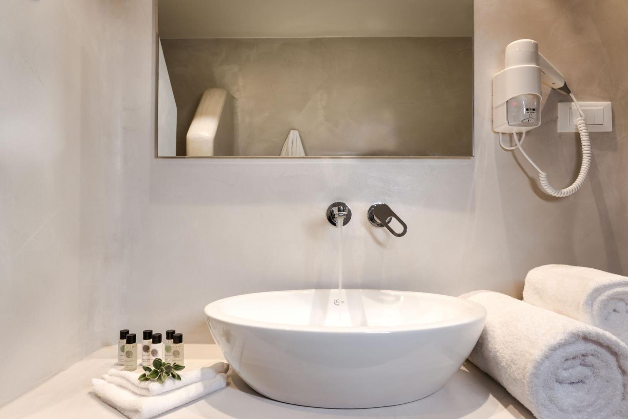 Strogili Hotel - Adults Only Kamari  Bilik gambar